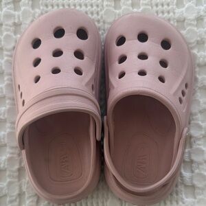 Zara Kids Light Pink Croc style sandals